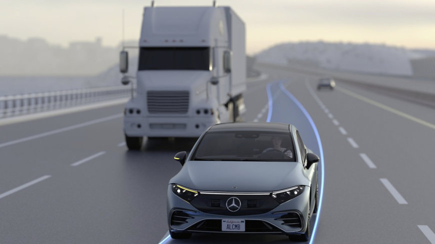 Mercedes-Benz introduces Automatic Lane Change function for European market